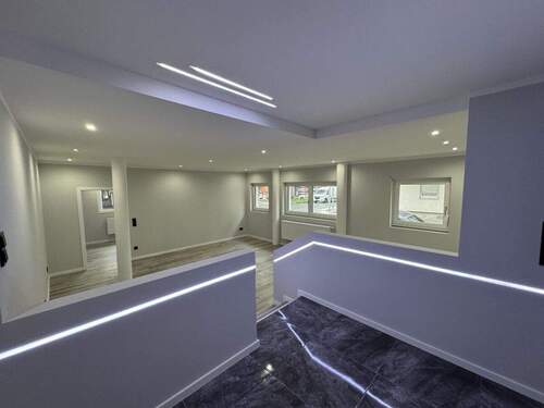 Flur zum Wohnzimmer - 4 Zimmer Etagenwohnung in Nürnberg