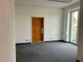 Zimmer Wohnung mit Balkon - 