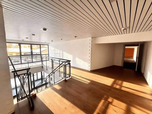 Flur im 1. OG beim Eingang - 