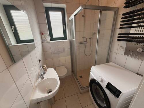Gäste WC mit Dusche - 