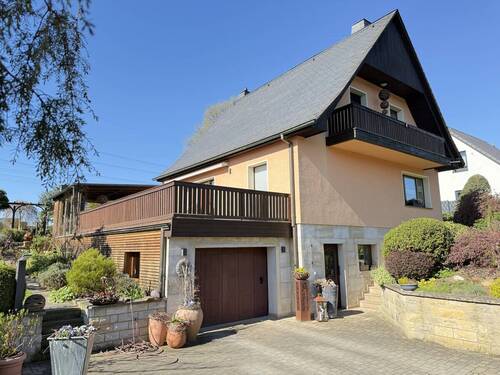 Hausansicht - Kleiner Immobiliendiamant bei Pirna sucht neuen Besitzer!
