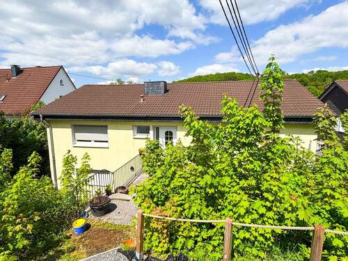 Wohnansicht - 4 Zimmer Mehrfamilienhaus, Wohnhaus in Reichshof