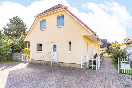 Hausansicht - 7 Zimmer Einfamilienhaus zum Kaufen in Berlin-Staaken