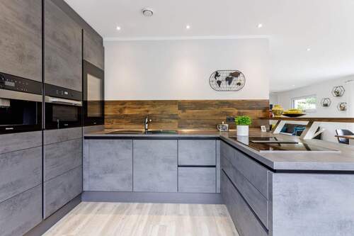 Luxuriös ausgestattete Küche.jpg - 