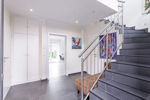 Eingangsbereich mit Galerie.jpg - Einfamilienhaus mit 134,00 m&sup2; in Ahrensburg zum Kaufen