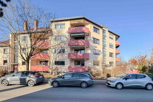 Außenbild - 3 Zimmer Einfamilienhaus zum Kaufen in Schwabach