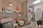 WC mit Waschmaschinenplatz - 