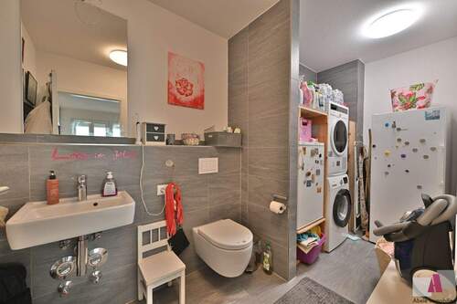WC mit Waschmaschinenplatz - 
