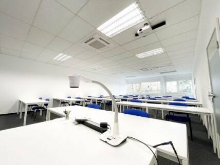 Sem 11 - Seminarraum - Tagespreis - Seminarräume und Coworking in Regensburg: flexibel, möbliert, 247