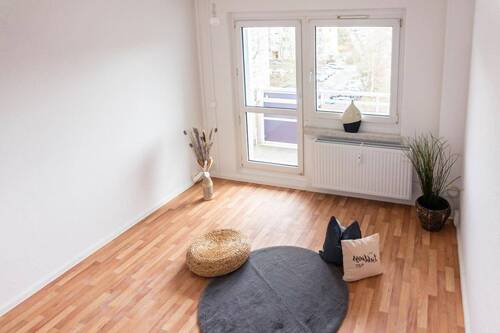 Wohnzimmer Vergleichswohnung - 2 Zimmer Etagenwohnung zur Miete in Chemnitz
