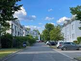 Wohnanlage.jpg - Attraktive Dachgeschoss-Wohnung mit Wannenbad & Terrasse nahe S-Bhf. Karow.... BEZUGSFREI 012026