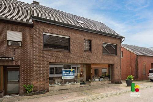 Strassenansicht - Ein Haus in Brüggen-Bracht für Menschen mit Ideen - wohnen, arbeiten, entfalten. Ansehen!