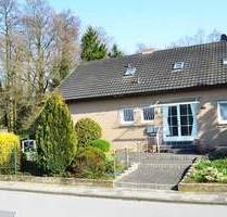 Waldnahe und behaglich ausgestattete Doppelhaushälfte als Einfamilienhaus mit zwei Garagen, sehr ruhige Lage! - Wegberg Busch