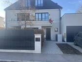 Bild 2 - 7 Zimmer Doppelhaushälfte zum Kaufen in München