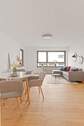 Wohnzimmer - Helle Wohnung mit 2 Balkonen und 3 PKW Stellplätzen (Provisionsfrei)