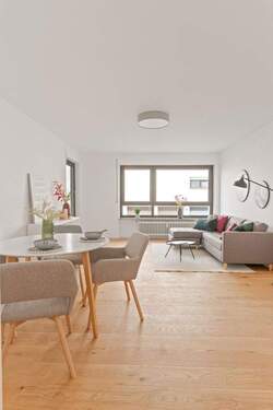 Wohnzimmer - Helle Wohnung mit 2 Balkonen und 3 PKW Stellplätzen (Provisionsfrei)