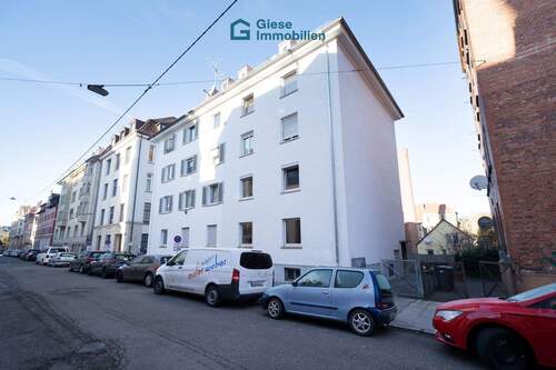 Hausansicht - 2 Zimmer Etagenwohnung zum Kaufen in Stuttgart