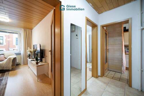 Flur - Etagenwohnung mit 54,00 m² in Stuttgart zum Kaufen