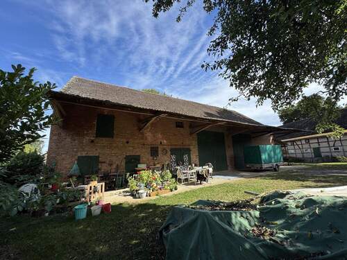 Ansicht zur Scheune mit Vorplatz - 