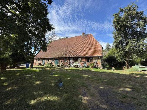 Seitenansicht zum Haupthaus - Mehrfamilienhaus, Wohnhaus mit 120,00 m&sup2; in Jameln zum Kaufen