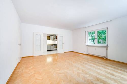 Wohnzimmer - 2 Zimmer Etagenwohnung zum Kaufen in München