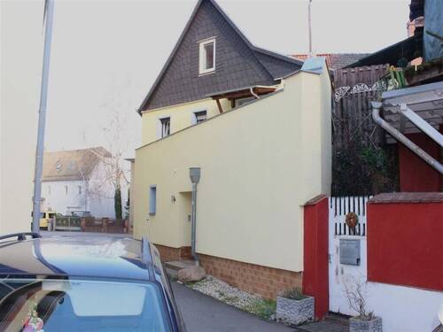 Seitenstraße - 7 Zimmer Mehrfamilienhaus, Wohnhaus in Gößnitz