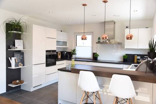 Deine offene Küche - 4 Zimmer Mehrfamilienhaus, Wohnhaus in Schönwölkau