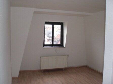 Wohnzimmer linker Bereich - 3 Zimmer Etagenwohnung zur Miete in Altenburg