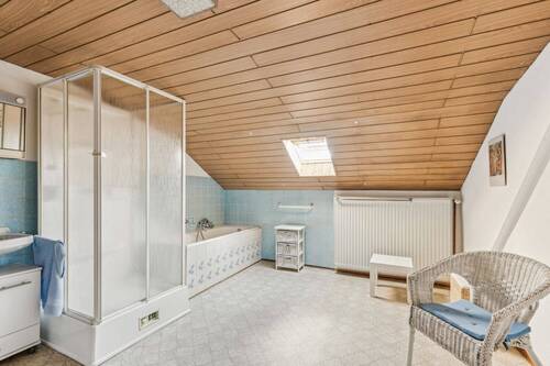 Badezimmer Dachgeschoss - 