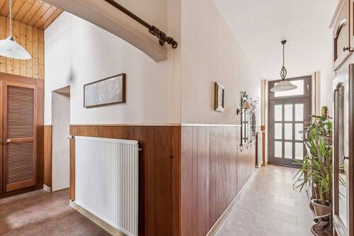 Eingangsbereich-Garderobe -Diele und Zugang zu Etagen und Ausgang Innenhof - 1 Zimmer Reihenmittelhaus zum Kaufen in Saarlouis