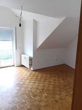 Bereich Wohnzimmer rechts v. Balkontür - 
