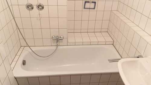 Helles Bad mit Wanne - 
