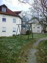 Parkanlage mit Kinderschaukel - 