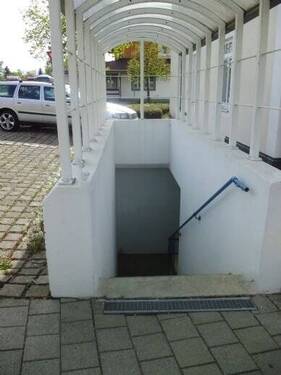 Zugang zur Tiefgarage - 