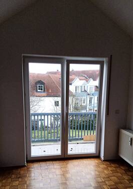 Blick v. Wohnzimmer in die Parkanlage - 