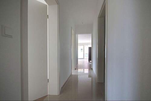 Flur- 1.OG- Whng.3 links - 4 Zimmer Etagenwohnung in Heilbronn / Biberach