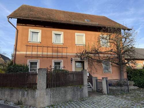 Bild 2 - 6 Zimmer Mehrfamilienhaus, Wohnhaus zum Kaufen in Oberdachstetten