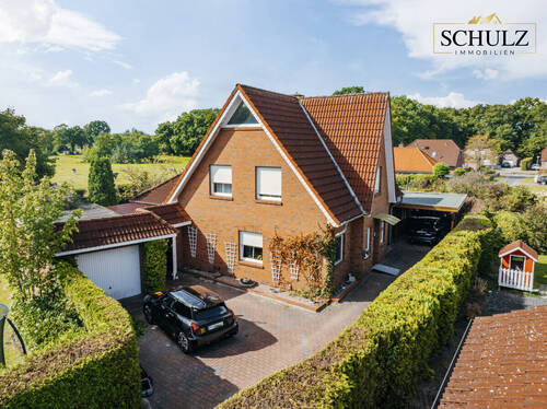 Ansicht vorne - **Wohnen im Grünen: Gepflegtes Einfamilienhaus mit Garten, Terrasse und Platz für die Familie**