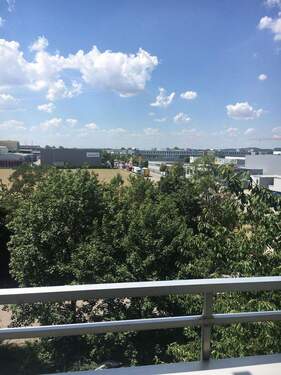 Blick nach Süden - Renovierte Wohnung in Neufahrn - 266.000,00&nbsp;EUR Kaufpreis, ca.&nbsp; 49,00&nbsp;m&sup2;&nbsp;Wohnfl&auml;che