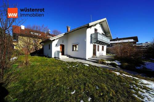 Grundstück - Attraktives Baugrundstück mit Baugenehmigung für 5-Familienhaus