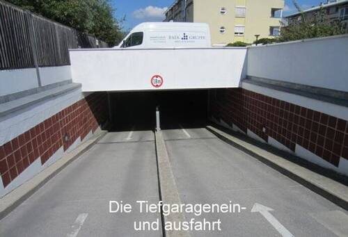 Die Tiefgarageein- und ausfahrt - 