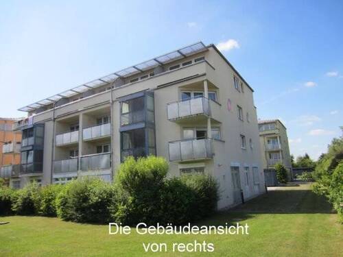 Die Gebäudeansicht von rechts - Helle 2-Zimmer-Wohnung mit Balkon in Dingolfing! (WE 41TG 159)