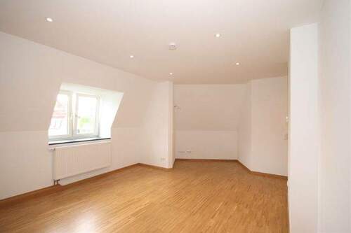 Wohnen_Schlafen - Gemütliche, sehr schön ausgestattete 1-Zi.-Dachgeschoßwohnung in einem Altbau, Nähe S-7