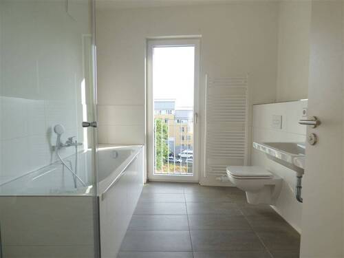 Bad mit Fenster, Wanne - Etagenwohnung mit 107,30 m&sup2; in Leipzig zur Miete