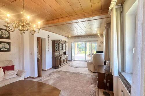 Wohnzimmer mit Blick ins Grüne - 