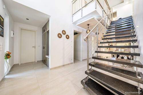 Marmortreppe ins Obergeschoss - 
