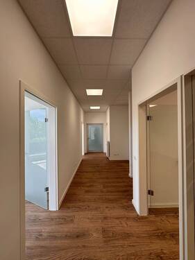 Flur - 5 Zimmer Büro in Holzwickede