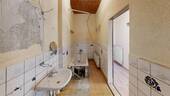 Badezimmer mit Modernisierungsbedarf - 
