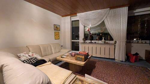 Großes helles Wohnzimmer - 3 Zimmer Etagenwohnung zum Kaufen in Bremen