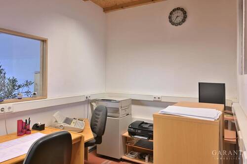 Büro in der Werkstatthalle. - 
